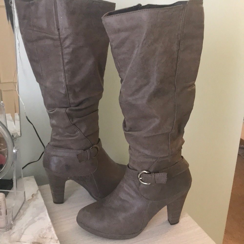 Really nice high boots excellent condition
